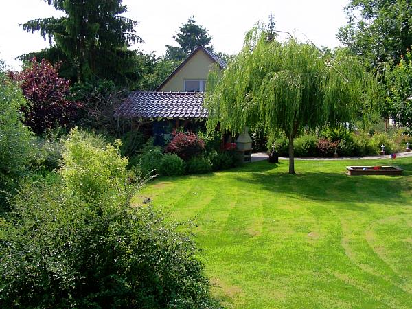 Au&szlig;enanlage der Ferienwohnung: Natur pur, Entspannung im Gr&uuml;nen